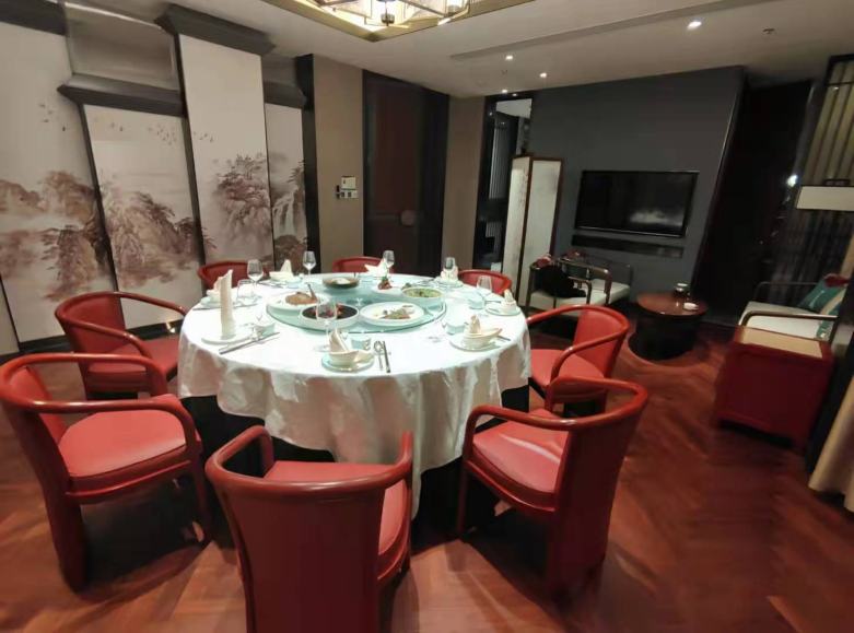 實(shí)木餐桌椅組合.jpg